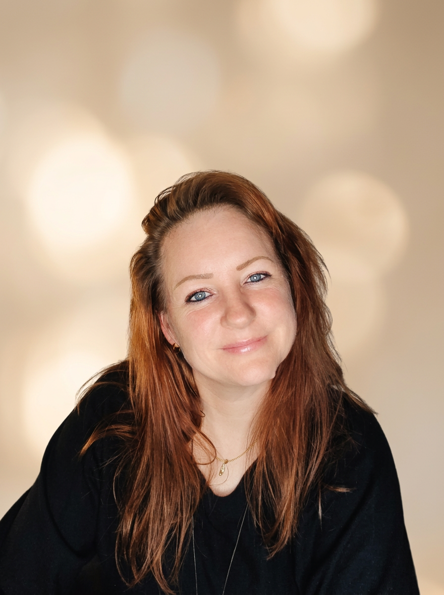 Herzliches Portrait deiner Mentorin im warmen Licht